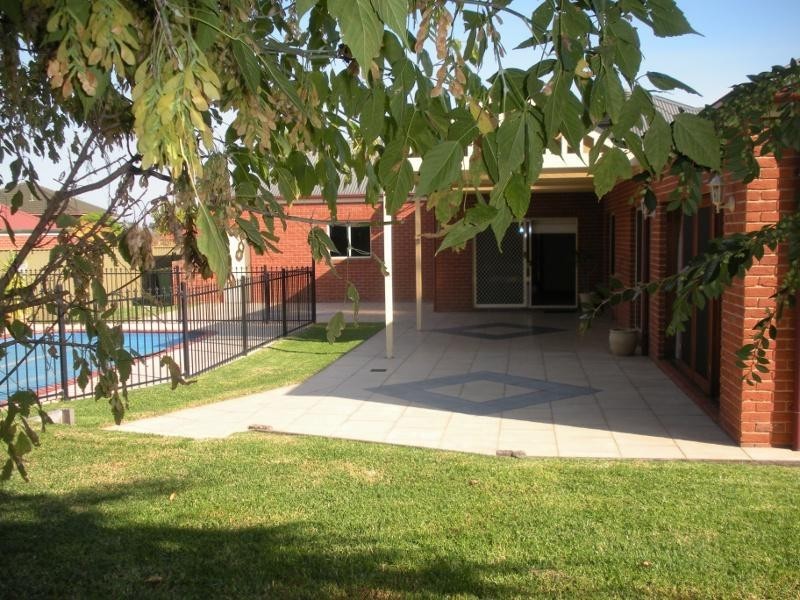 20 Palm Drive, East Albury NSW 2640