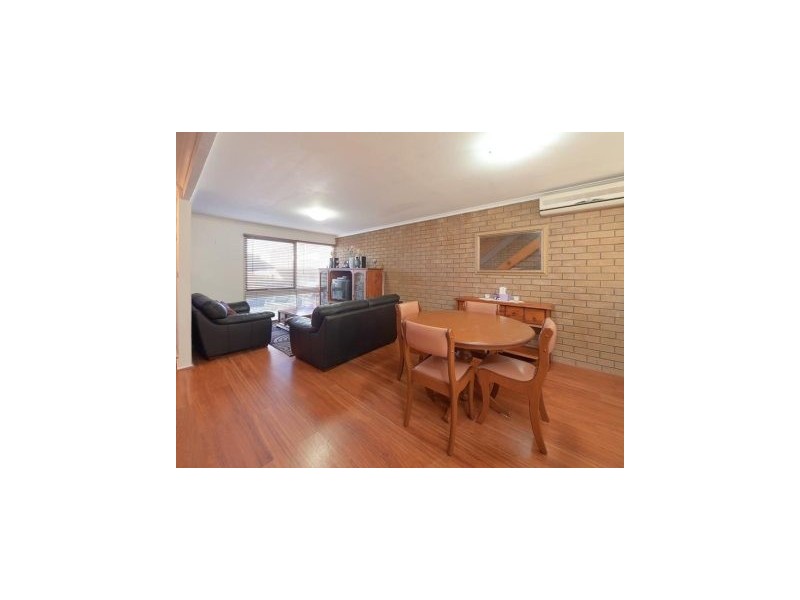 2/429 Griffith Road, Lavington NSW 2641