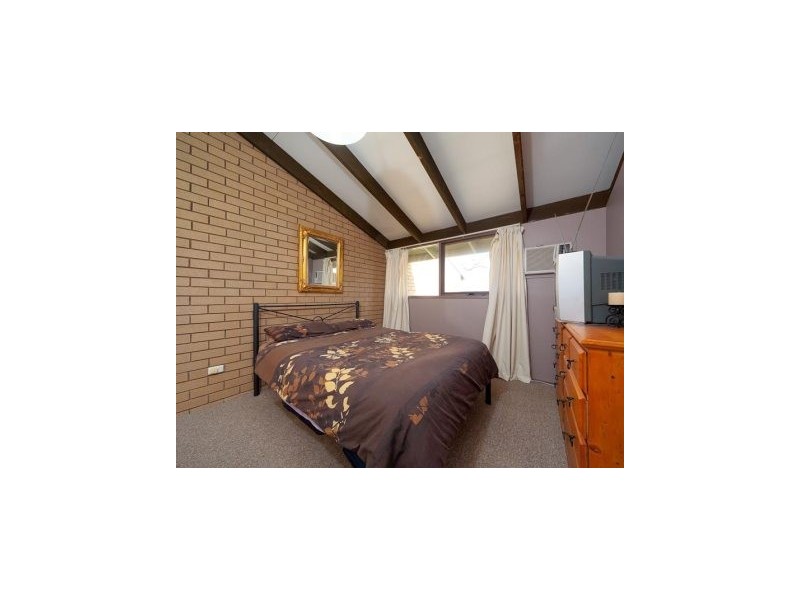 2/429 Griffith Road, Lavington NSW 2641