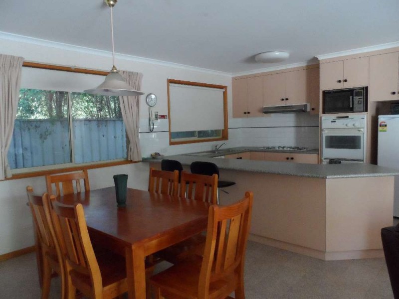 8 Cooper Close, Glenroy NSW 2640