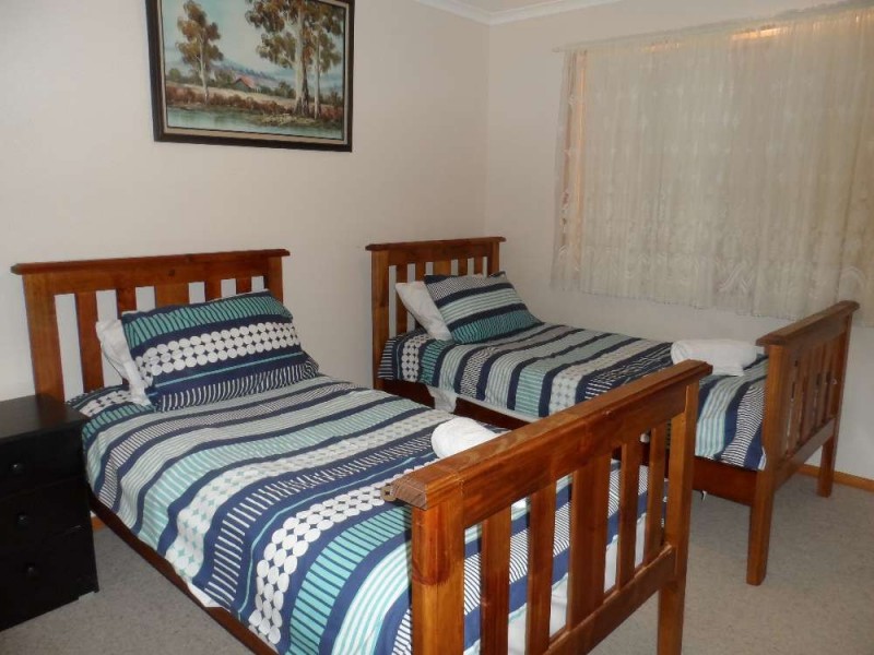 8 Cooper Close, Glenroy NSW 2640