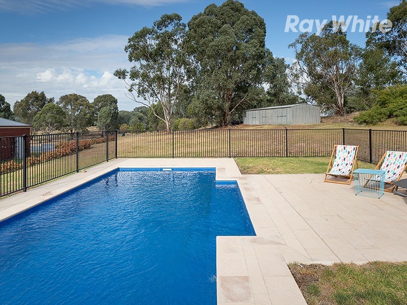 334 Burma Road, Table Top NSW 2640