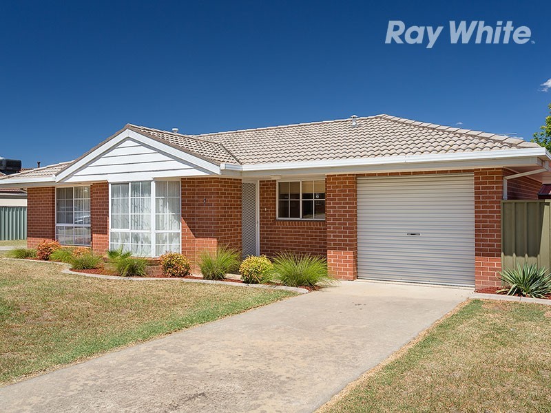 1/4 Amalfi Drive, Lavington NSW 2641