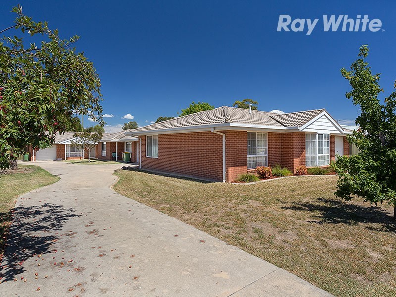 1/4 Amalfi Drive, Lavington NSW 2641