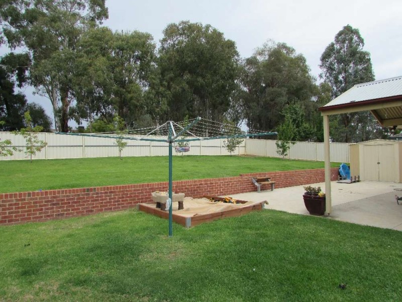 39 Dunne Crescent, Thurgoona NSW 2640