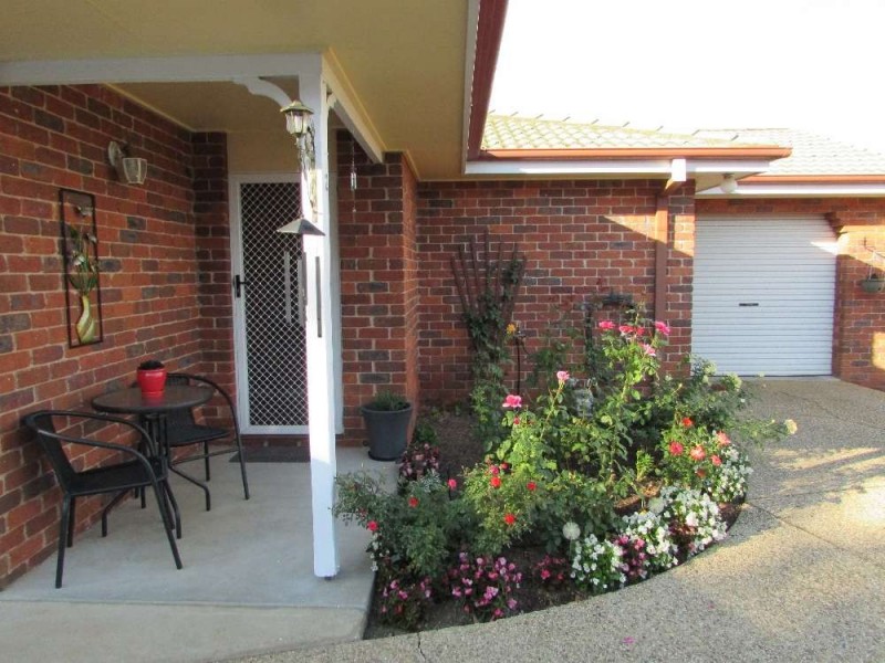 2/46 La Fontaine Avenue, Lavington NSW 2641