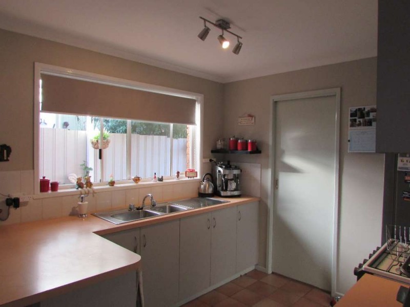 2/46 La Fontaine Avenue, Lavington NSW 2641