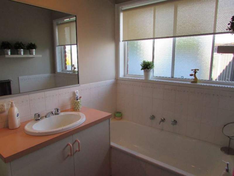 2/46 La Fontaine Avenue, Lavington NSW 2641