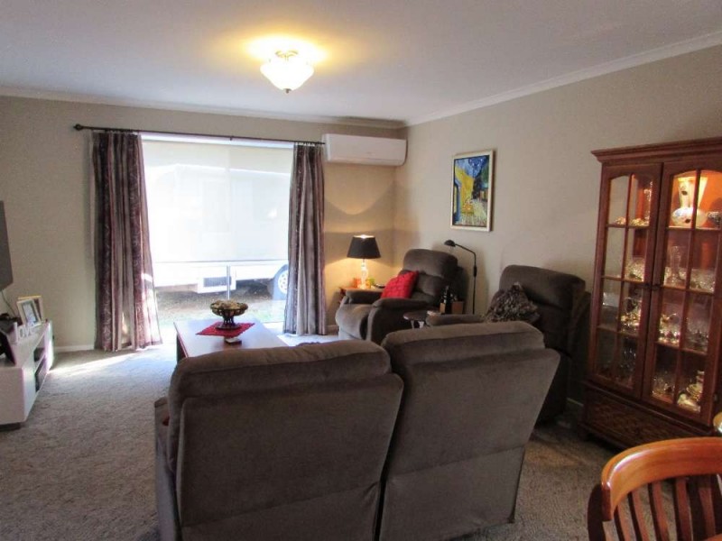 2/46 La Fontaine Avenue, Lavington NSW 2641