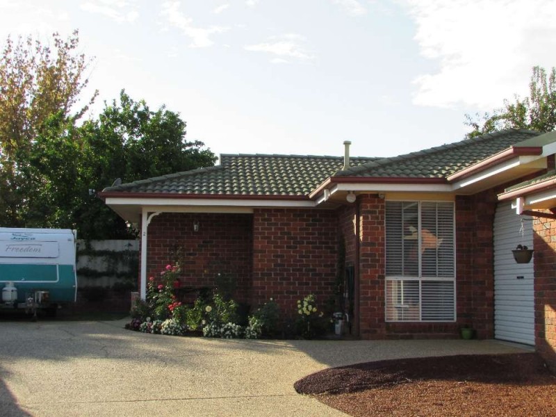 2/46 La Fontaine Avenue, Lavington NSW 2641