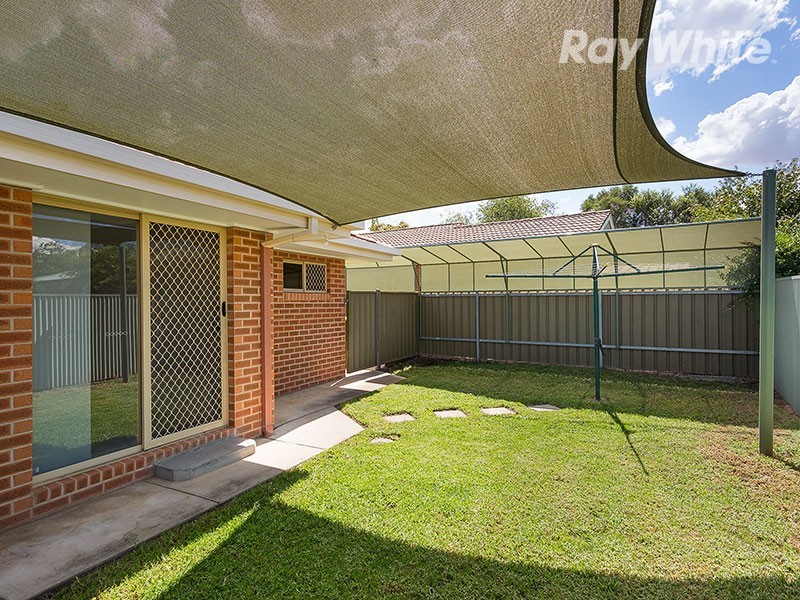 2/34 Condon Place, Lavington NSW 2641