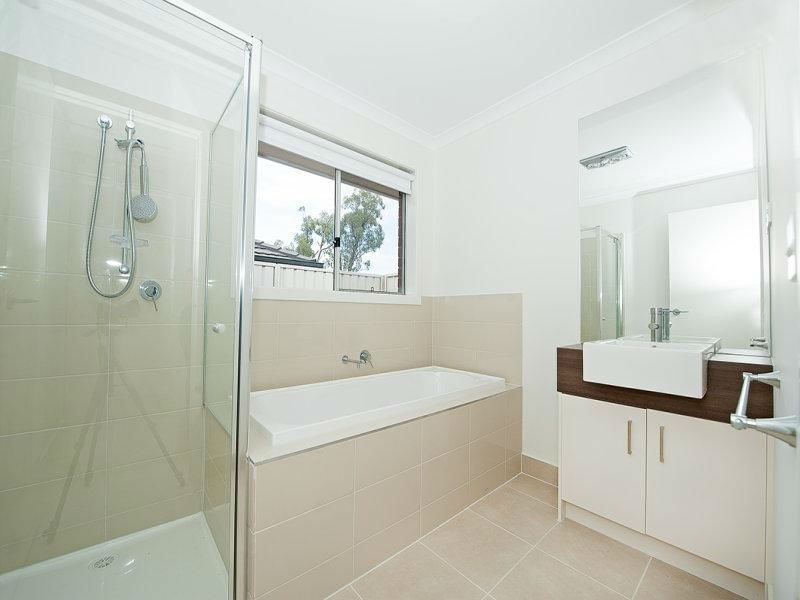 27 Brookfield Mews, Lavington NSW 2641
