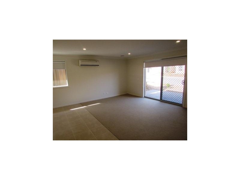 27 Brookfield Mews, Lavington NSW 2641