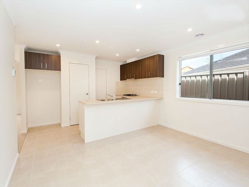 4 Brookfield Mews, Lavington NSW 2641