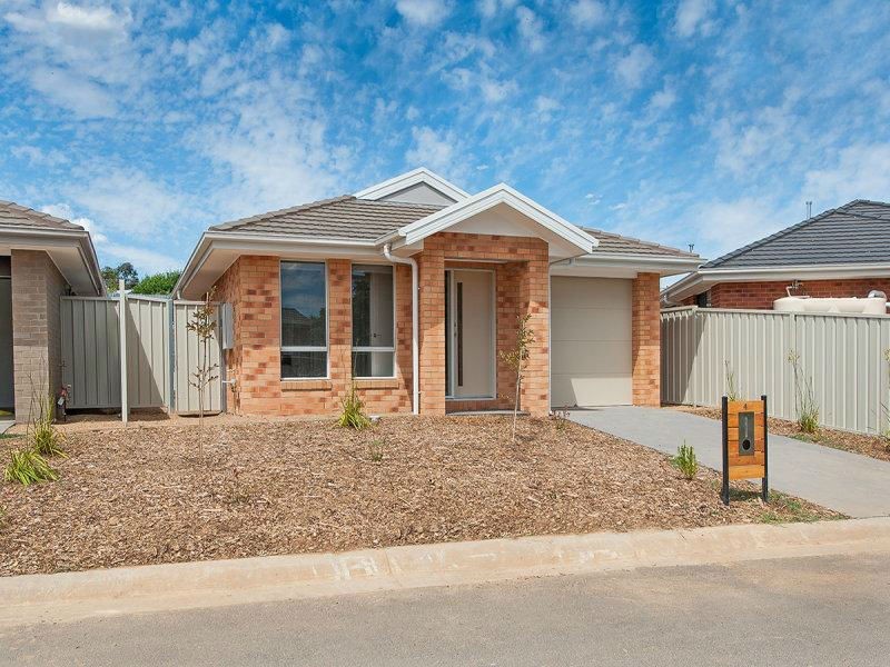 4 Brookfield Mews, Lavington NSW 2641