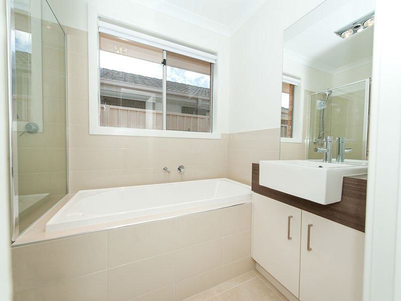 4 Brookfield Mews, Lavington NSW 2641