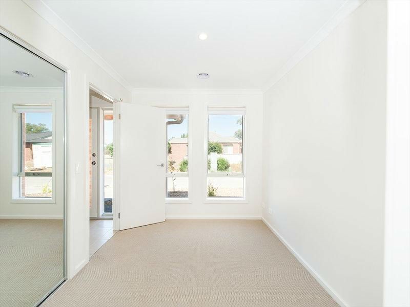 4 Brookfield Mews, Lavington NSW 2641