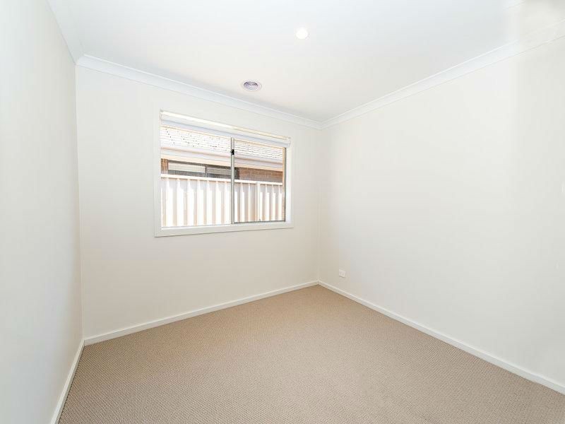 4 Brookfield Mews, Lavington NSW 2641