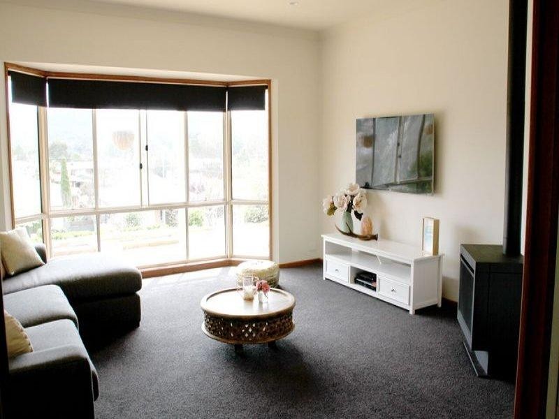 15 Orchard Way, Lavington NSW 2641