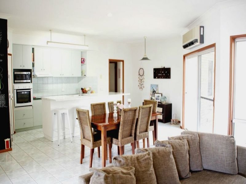 15 Orchard Way, Lavington NSW 2641