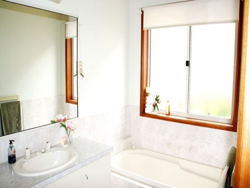 15 Orchard Way, Lavington NSW 2641