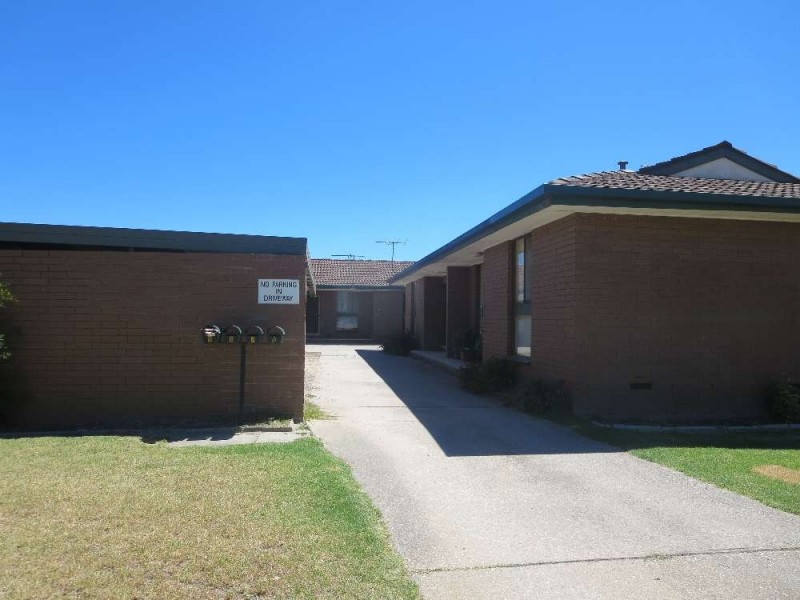 2/311 Moore Street, Lavington NSW 2641