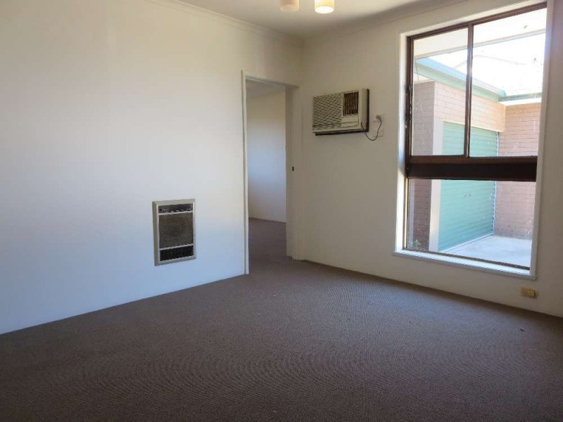 2/311 Moore Street, Lavington NSW 2641
