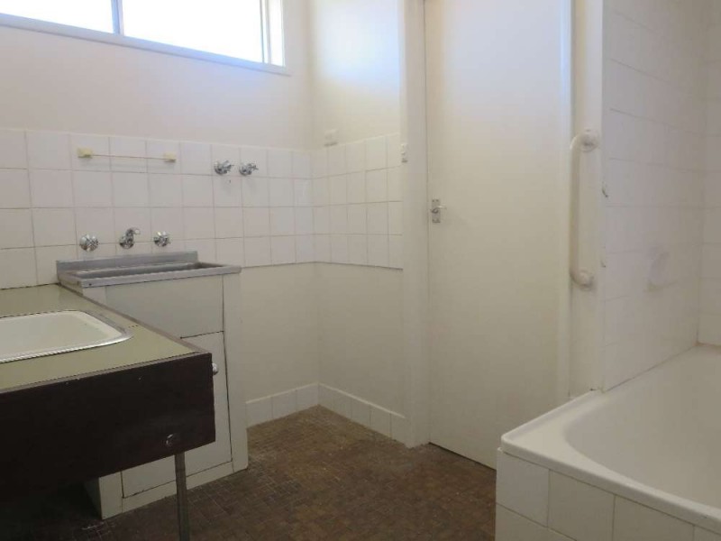 2/311 Moore Street, Lavington NSW 2641