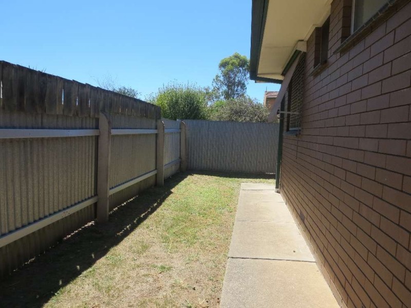 2/311 Moore Street, Lavington NSW 2641