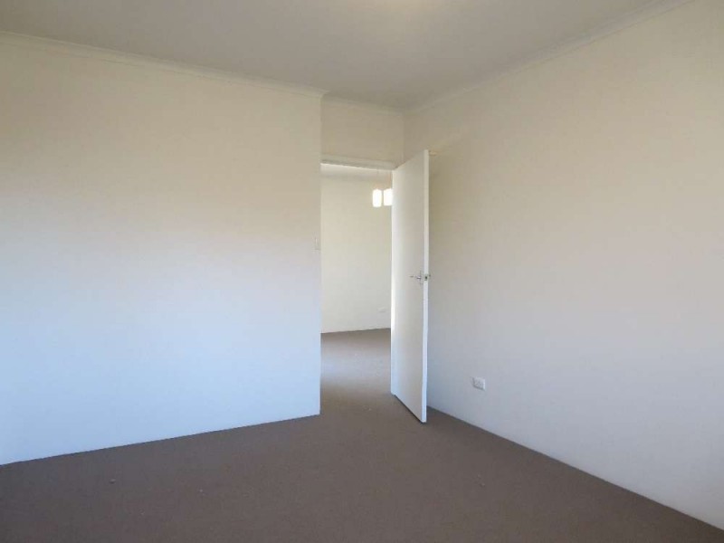 2/311 Moore Street, Lavington NSW 2641