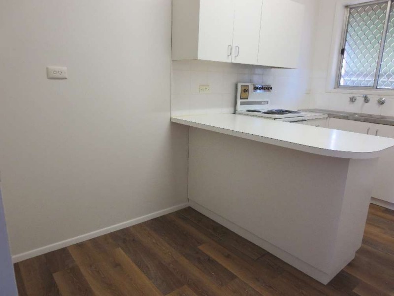 2/311 Moore Street, Lavington NSW 2641