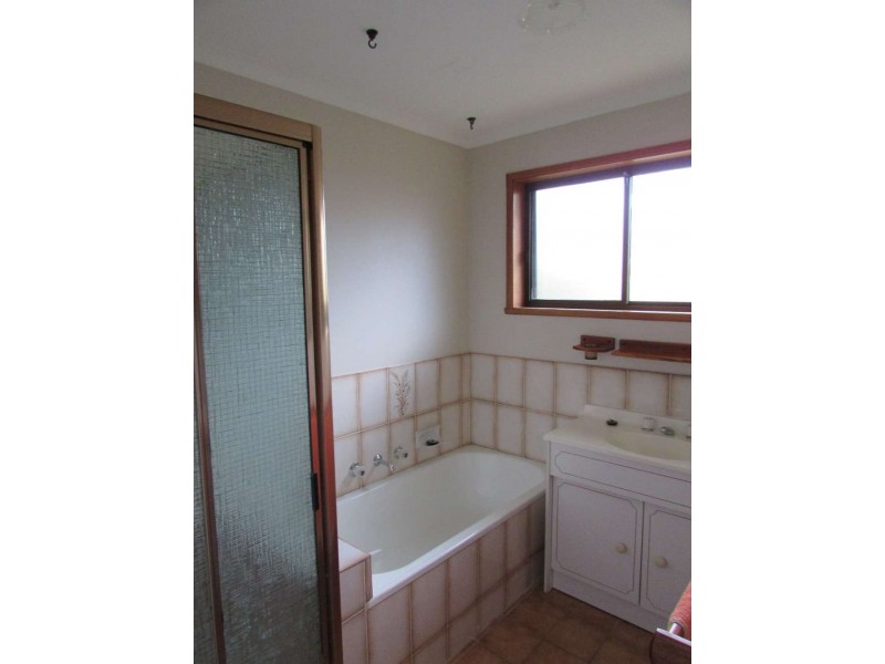 9 Crackenback Street, Thurgoona NSW 2640