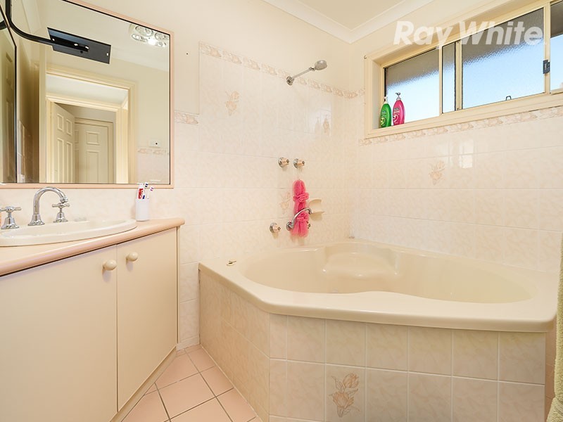 8 Creighton Court, Lavington NSW 2641