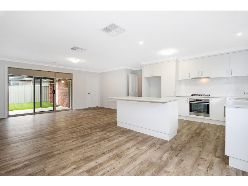 69 Songlark Crescent, Thurgoona NSW 2640