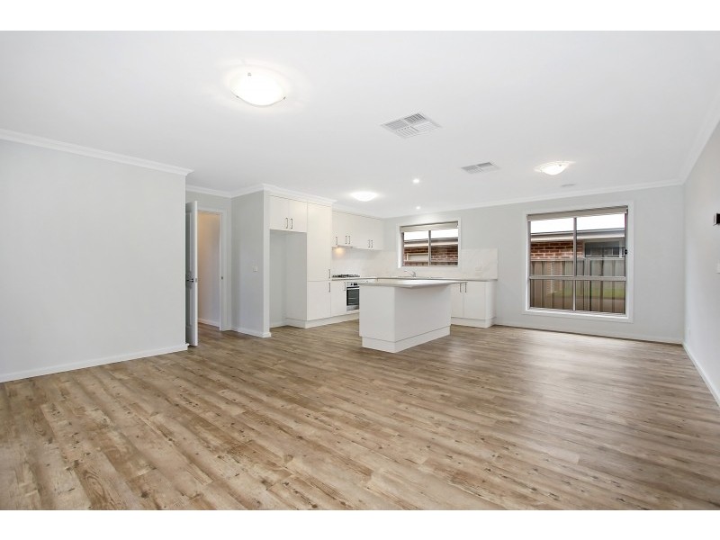 69 Songlark Crescent, Thurgoona NSW 2640