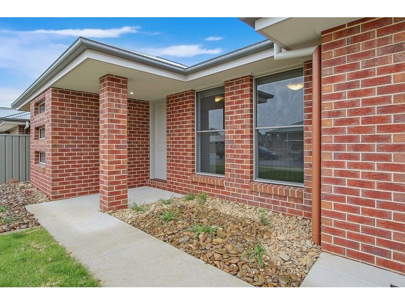 69 Songlark Crescent, Thurgoona NSW 2640