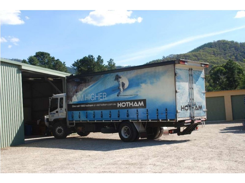 32 Churchill Place, Bright VIC 3741