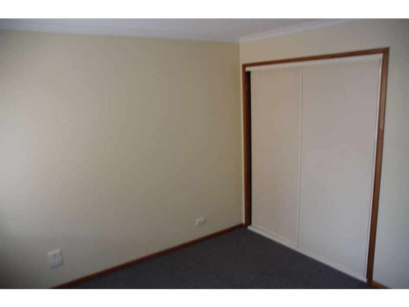 2/4 Kambora Court, Lavington NSW 2641