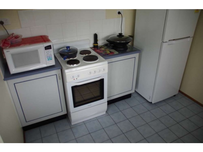 2/4 Kambora Court, Lavington NSW 2641