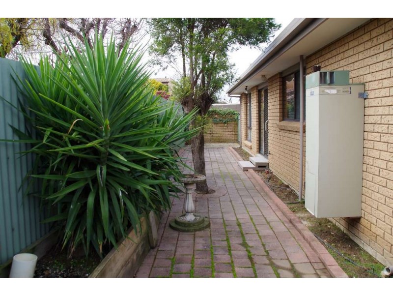 2/4 Kambora Court, Lavington NSW 2641