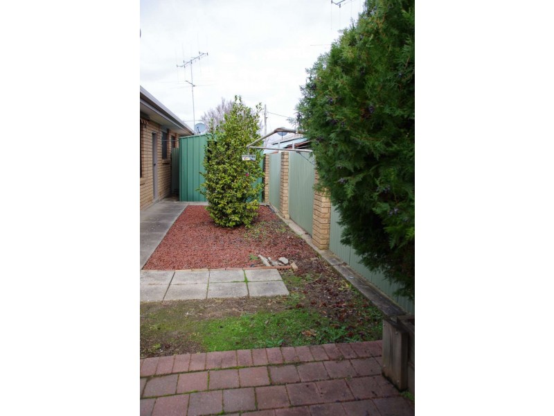 2/4 Kambora Court, Lavington NSW 2641