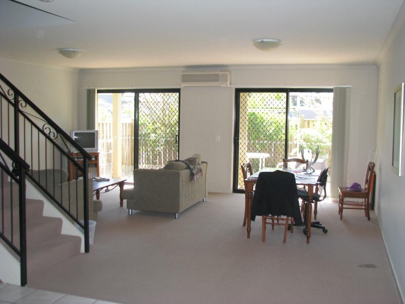 3/2-10 Geraldton Drive, Varsity Lakes QLD 4227