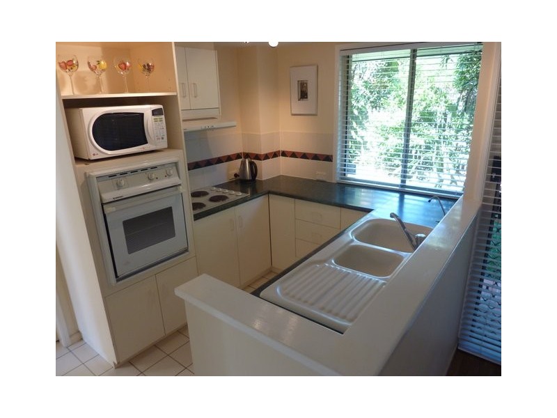 42 -75 Brown St, Labrador QLD 4215