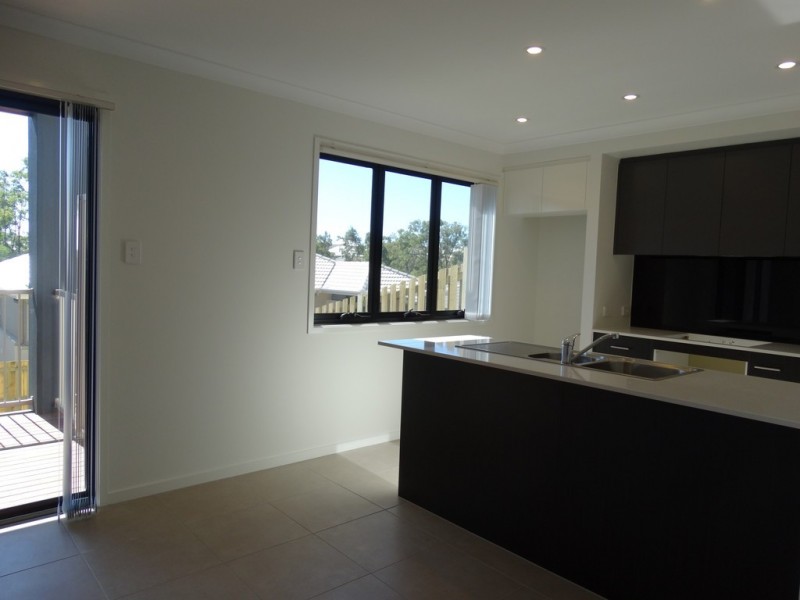 14 Lincoln Parade, Springfield Lakes QLD 4300