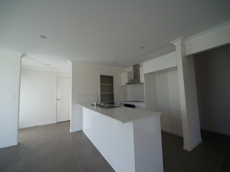 2 Clarence Street, Pimpama QLD 4209