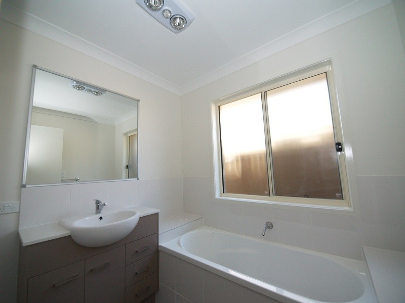 2 Clarence Street, Pimpama QLD 4209