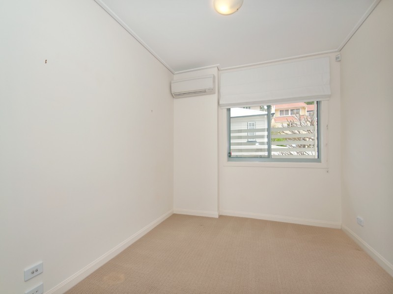 3/3 prospect tce, St Lucia QLD 4067