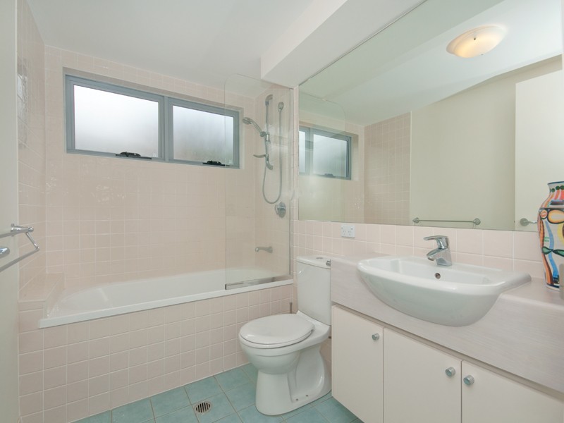 3/3 prospect tce, St Lucia QLD 4067