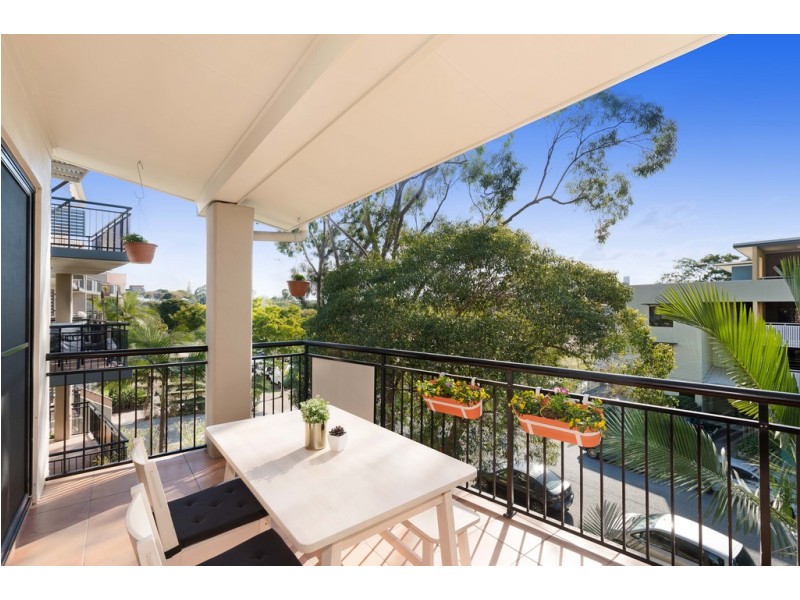 20 Wakefield Street, Coorparoo QLD 4151