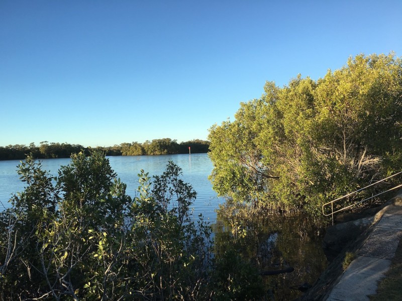 819 Esplanade, Lota QLD 4179